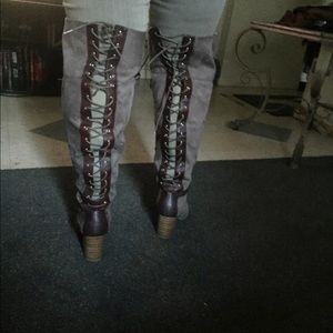 Over the knee, sexy, just beautiful boots..
